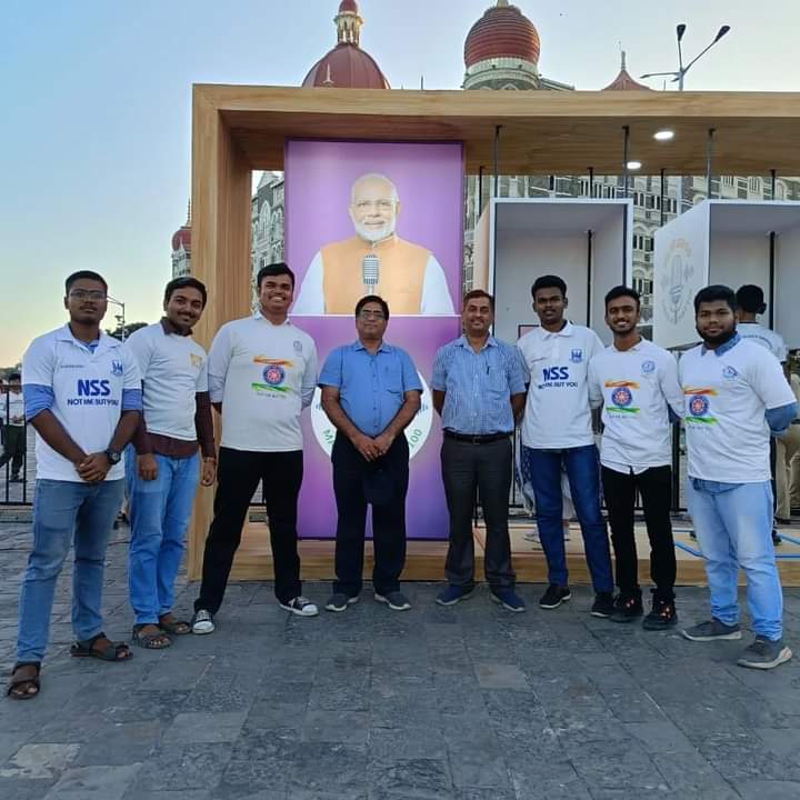 350 NSS Volunteers participated in Hon'ble Prime Minister's 100th edition #MaanKiBaat at Gateway of India, Mumbai.
<a href="/ministryofyouth/">MYD</a>, @Government <a href="/_NSSIndia/">NSS India</a> <a href="/ianurag/">Anurag Singh Chauhan</a> <a href="/NisithPramanik/">Nisith Pramanik</a> <a href="/PankajSinghBJP/">Pankaj Singh</a>