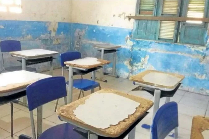 FederalistBR's tweet photo. 🏫Survey points out the pitiable state of public schools in Brazil. An audit by the State Court of Accounts (TCE) analyzed more than a thousand educational institutions in 537 cities and found that 57% of them DO NOT hold the minimum conditions to operate. https://t.co/JZCuzjYyRn