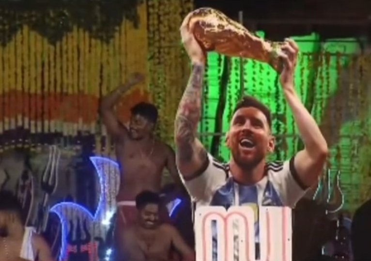 19Midfielder's tweet photo. "From his humble beginnings in Rosario to becoming a global icon. His influence transcends borders and unites people through the beautiful game"..  
#TrissurPooram #Messi𓃵 #Argentina https://t.co/ddwpbVrHSU