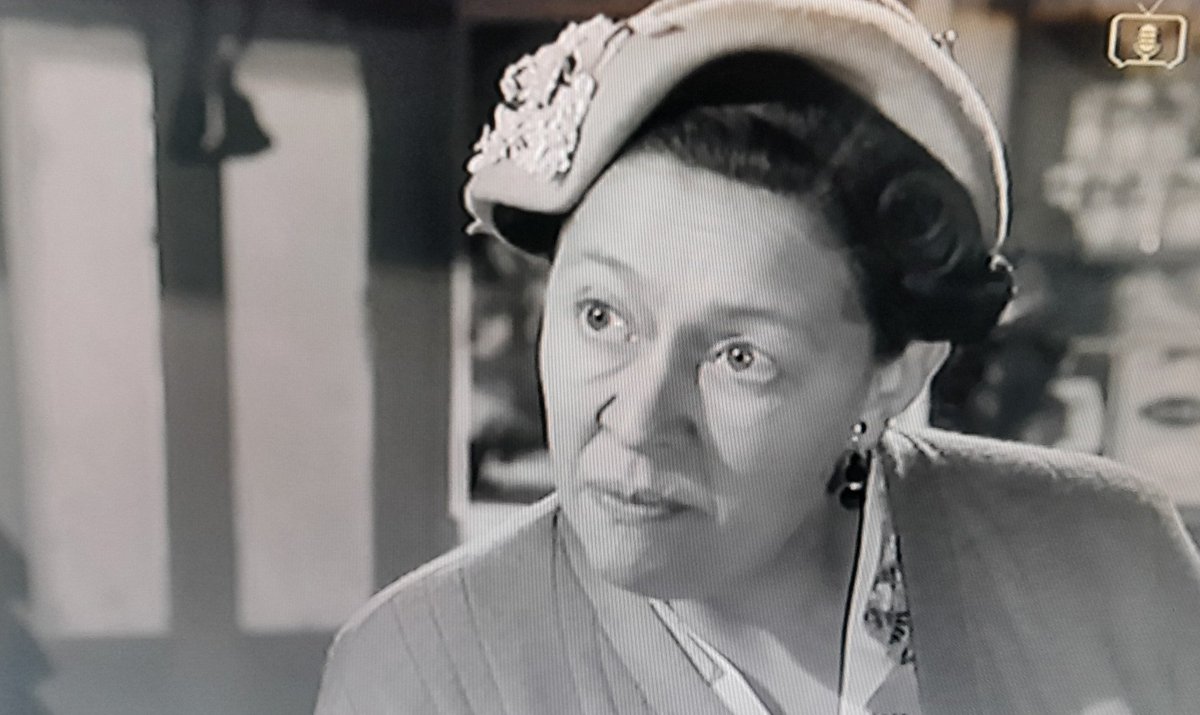 Lost_In_Films_'s tweet photo. Three iconic character actresses in one scene #PeggyMount #EsmaCannon & #IreneHandl #InnForTrouble on @TalkingPicsTV https://t.co/Ajdlvf46kL