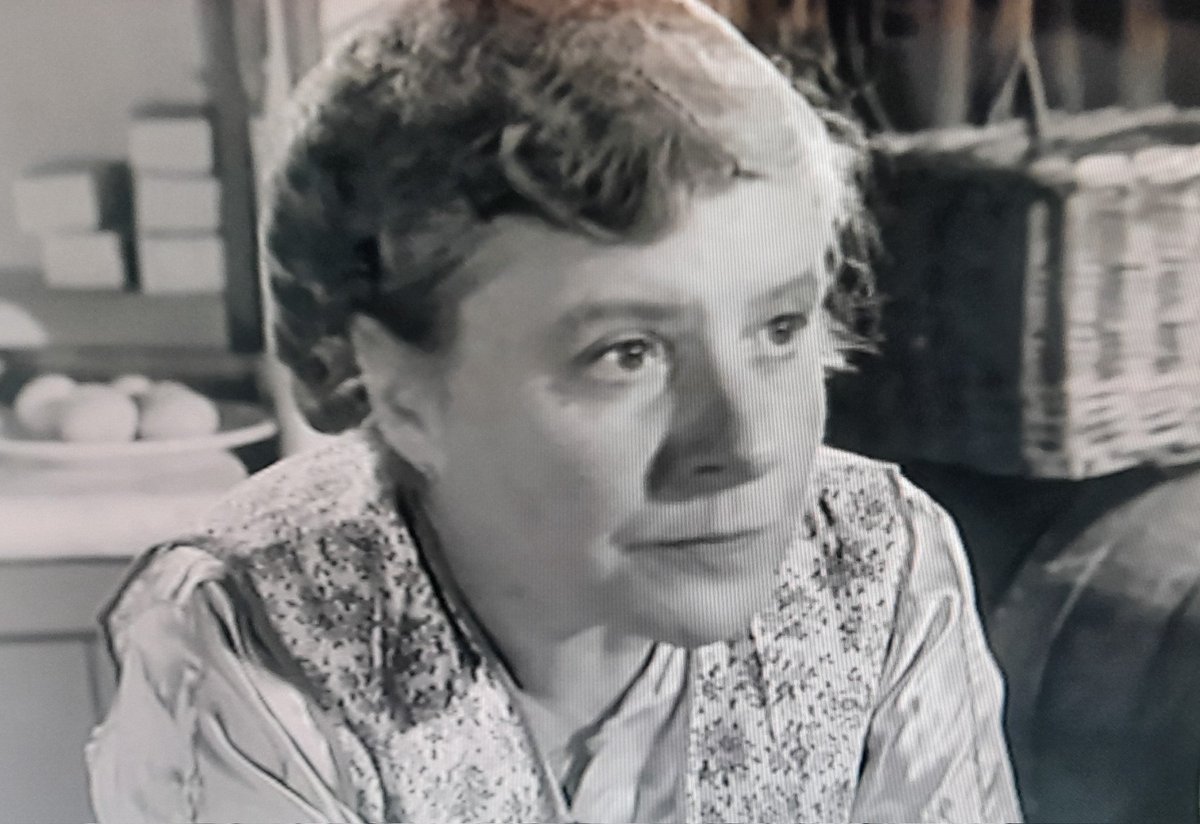 Lost_In_Films_'s tweet photo. Three iconic character actresses in one scene #PeggyMount #EsmaCannon & #IreneHandl #InnForTrouble on @TalkingPicsTV https://t.co/Ajdlvf46kL