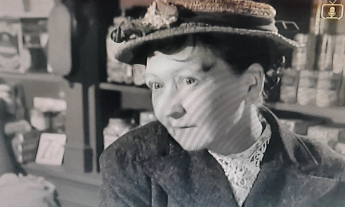 Lost_In_Films_'s tweet photo. Three iconic character actresses in one scene #PeggyMount #EsmaCannon & #IreneHandl #InnForTrouble on @TalkingPicsTV https://t.co/Ajdlvf46kL