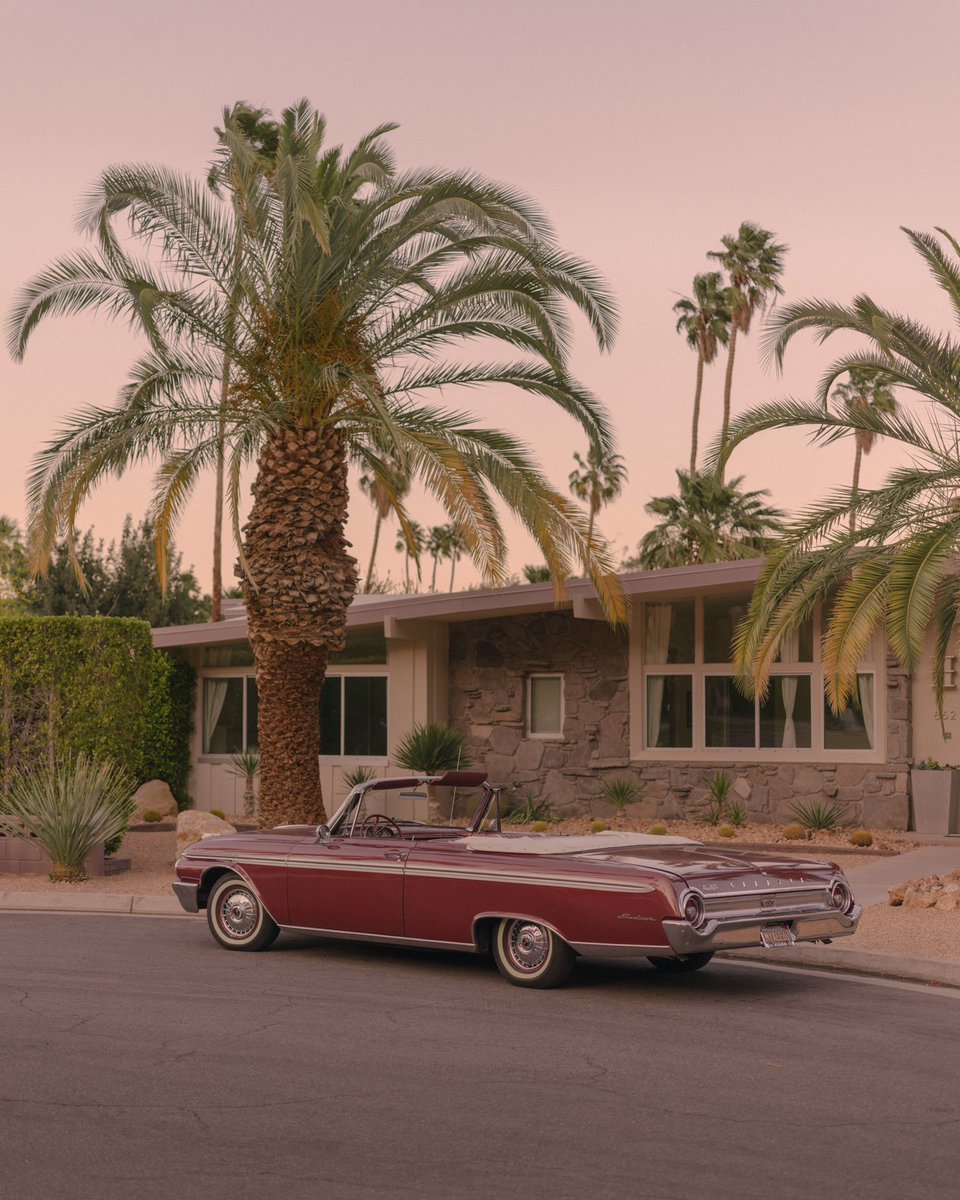 dinokuznik's tweet photo. Vintage ladies I met, road tripping the USA https://t.co/BvcWC7Jp58