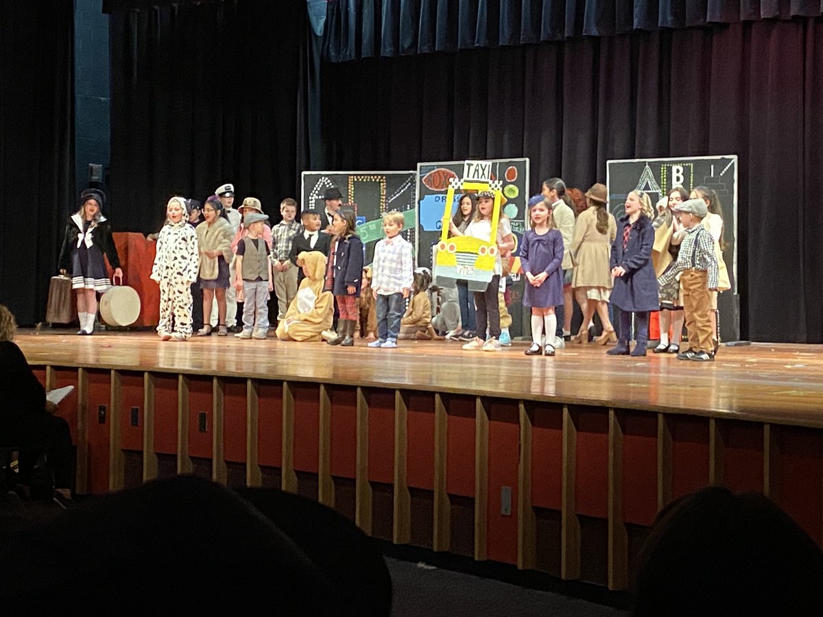 MrsGivenCPM's tweet photo. Congratulations to the cast of Annie Jr. CPM is so proud of you!@MrsWhitCPM https://t.co/FGg4Sno7Je