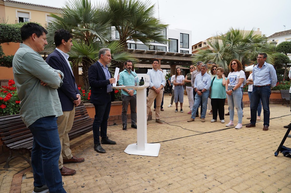 FranSantosCoin's tweet photo. ✅ Gracias @eliasbendodo por tu visita a #Coín y tu constante apoyo a esta tierra allá donde vayas. #CoinAvanza y eso es sin duda gracias al apoyo del @ppopular desde las distintas administraciones y pronto desde el Gobierno de España #CoinMLG https://t.co/vizdL5xWGG