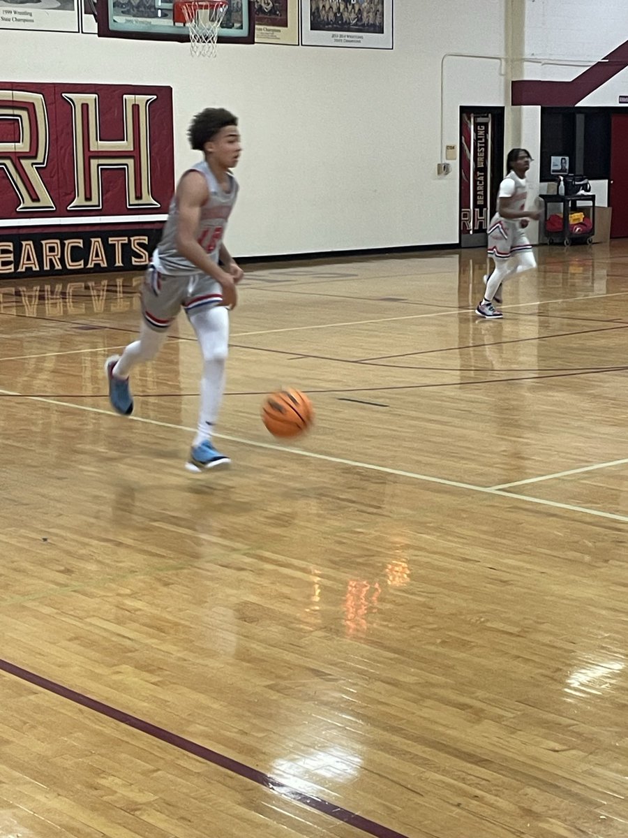 KelleyKish's tweet photo. A weekend filled with ❤️ &amp; 🏀! Chris’ tournament brought BFF @Muthithar @CoachFVinson to town! https://t.co/Dz2zhWCiOF