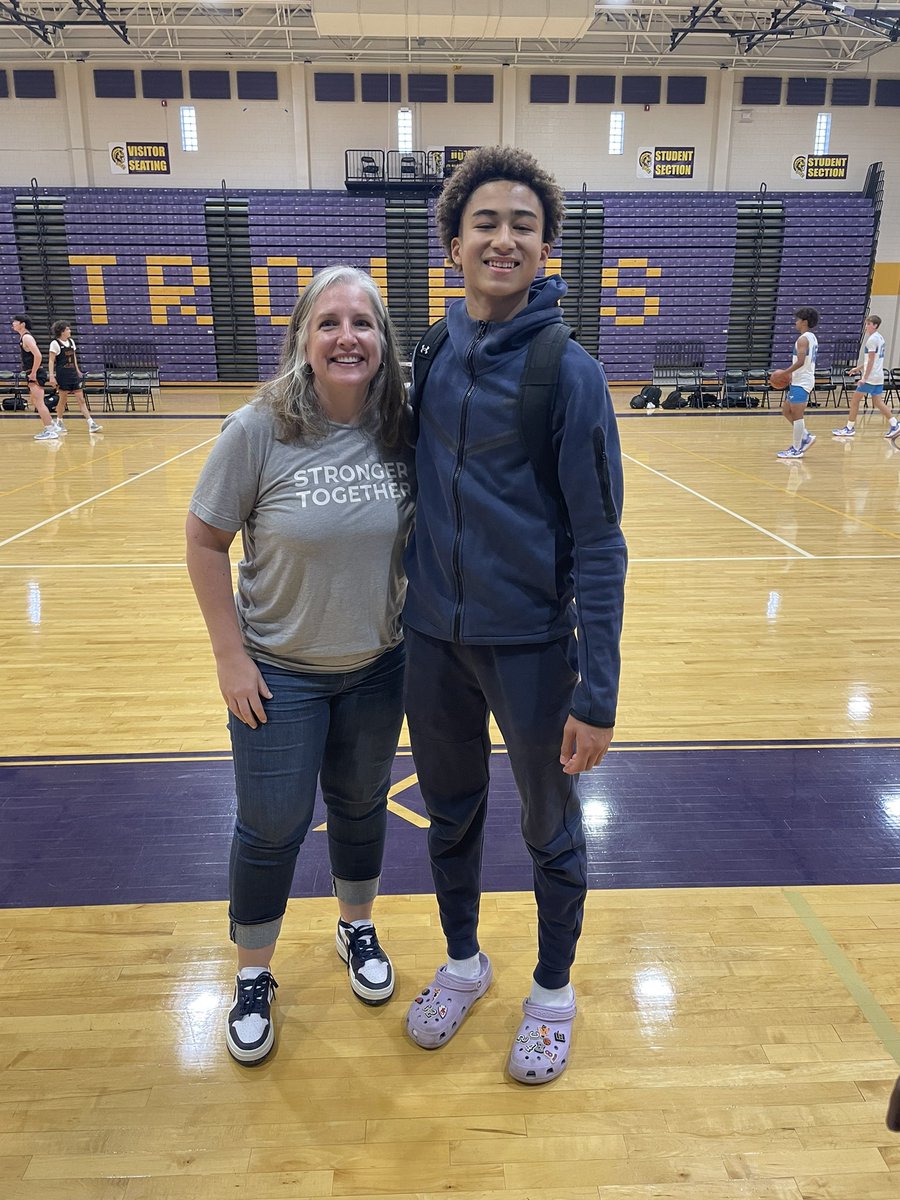 KelleyKish's tweet photo. A weekend filled with ❤️ &amp; 🏀! Chris’ tournament brought BFF @Muthithar @CoachFVinson to town! https://t.co/Dz2zhWCiOF