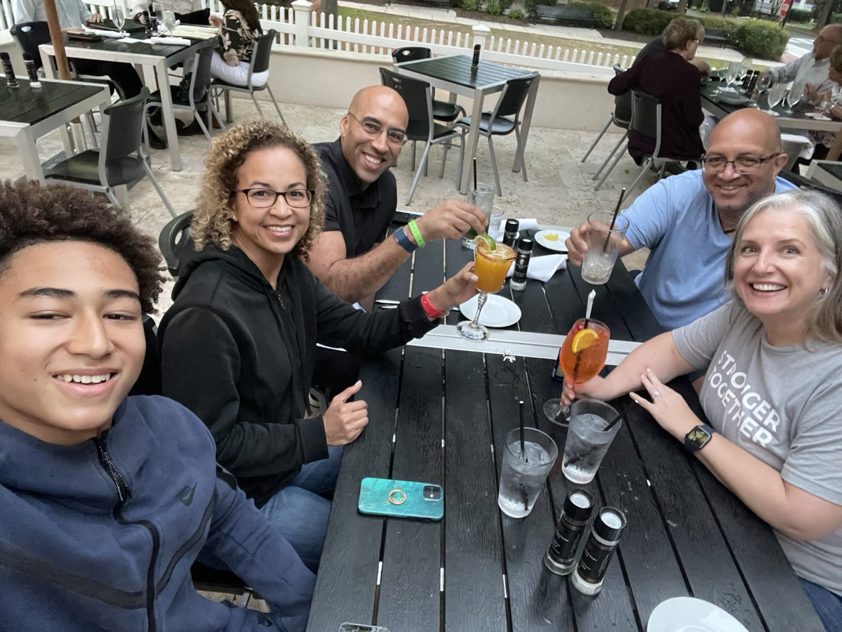 KelleyKish's tweet photo. A weekend filled with ❤️ &amp; 🏀! Chris’ tournament brought BFF @Muthithar @CoachFVinson to town! https://t.co/Dz2zhWCiOF
