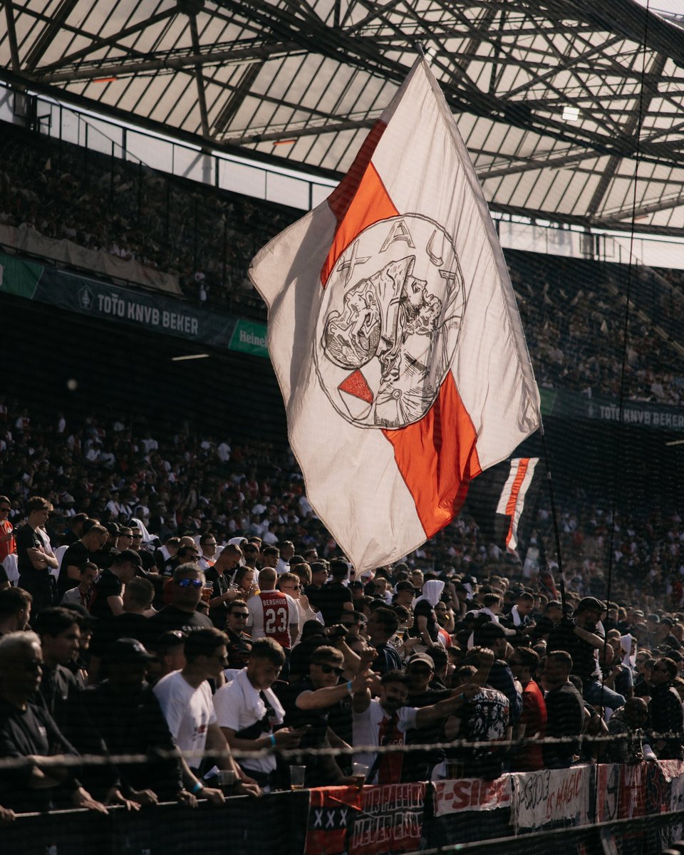 AFCAjax's tweet photo. ⚪️🔴⚪️ https://t.co/0cOI16hfB2