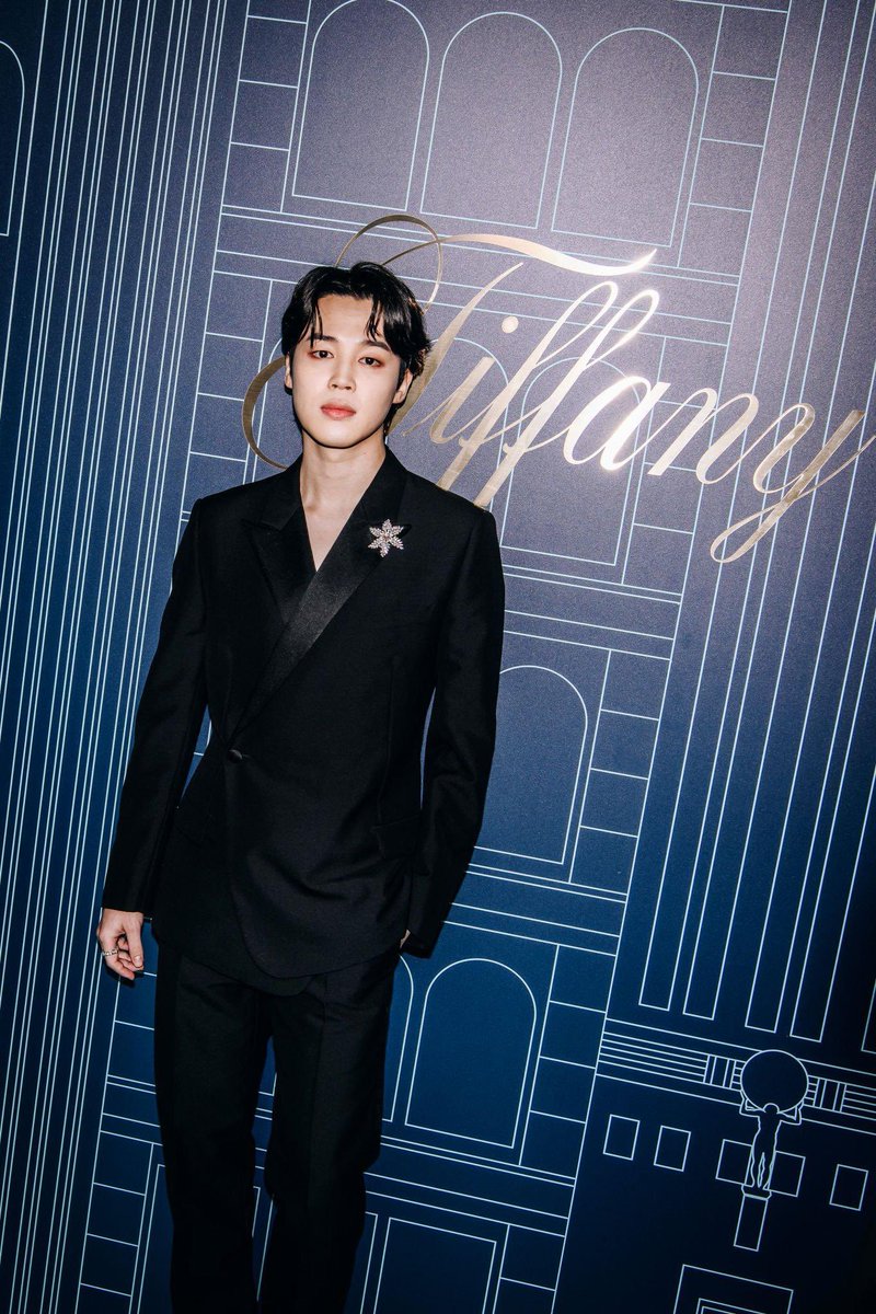 JIMIN JIMIN 

I vote #Jimin for #AsiaticArtist at #SECAwards