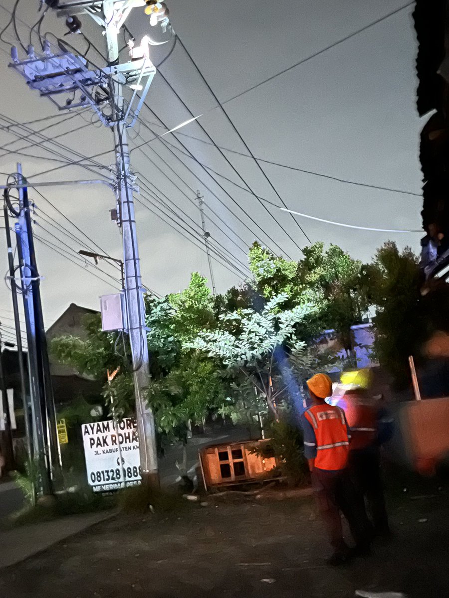 andrex_pinto's tweet photo. @WarungMangUjang @pln_123 Sudah dlm pengecekan &amp; penanganan petugas https://t.co/7OKFYEXO6N