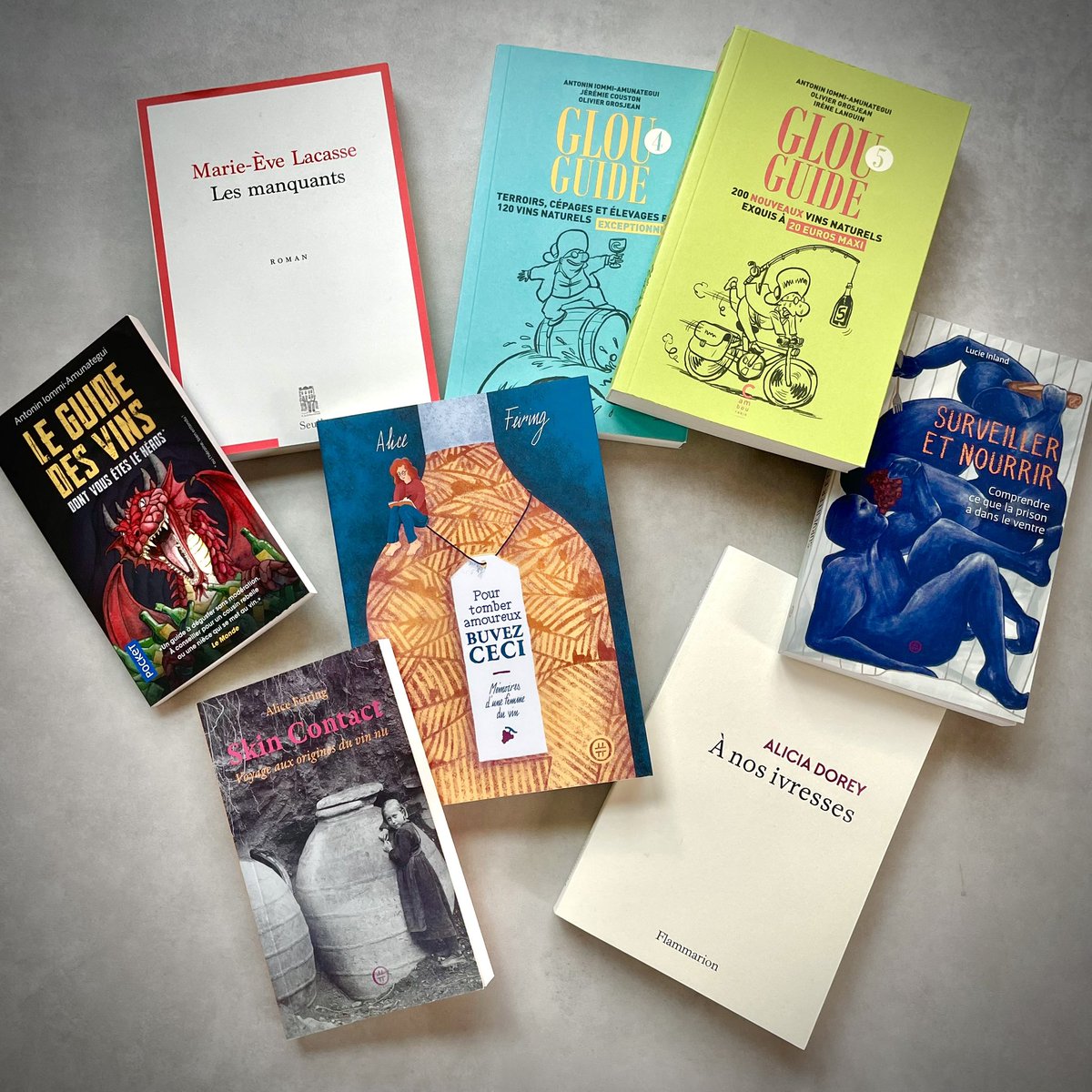 nouriturfu's tweet photo. 📚🍷 Une partie des livres dont les auteurs et autrices seront en dédicace lors de la prochaine édition de “Sous les pavés la vigne” à la Bellevilloise les 13, 14 et 15 mai ! Vous les retrouverez sur le stand de l’excellente librairie Le Monte-en-l’air.
🎟️ https://t.co/rGN5pW9wIF https://t.co/t6C1Y9Lknx