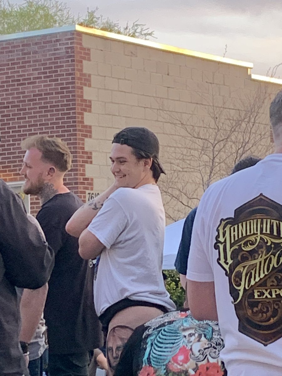 connormoonart's tweet photo. GUYS LOOK AT THESE PHOTOS MY FRIENDS BOYF TOOK OF ME AT MY FIRST COMPETITION 😭😭

And thank you to my cute boyfriend for letting me tattoo him https://t.co/vD5nYty6LS