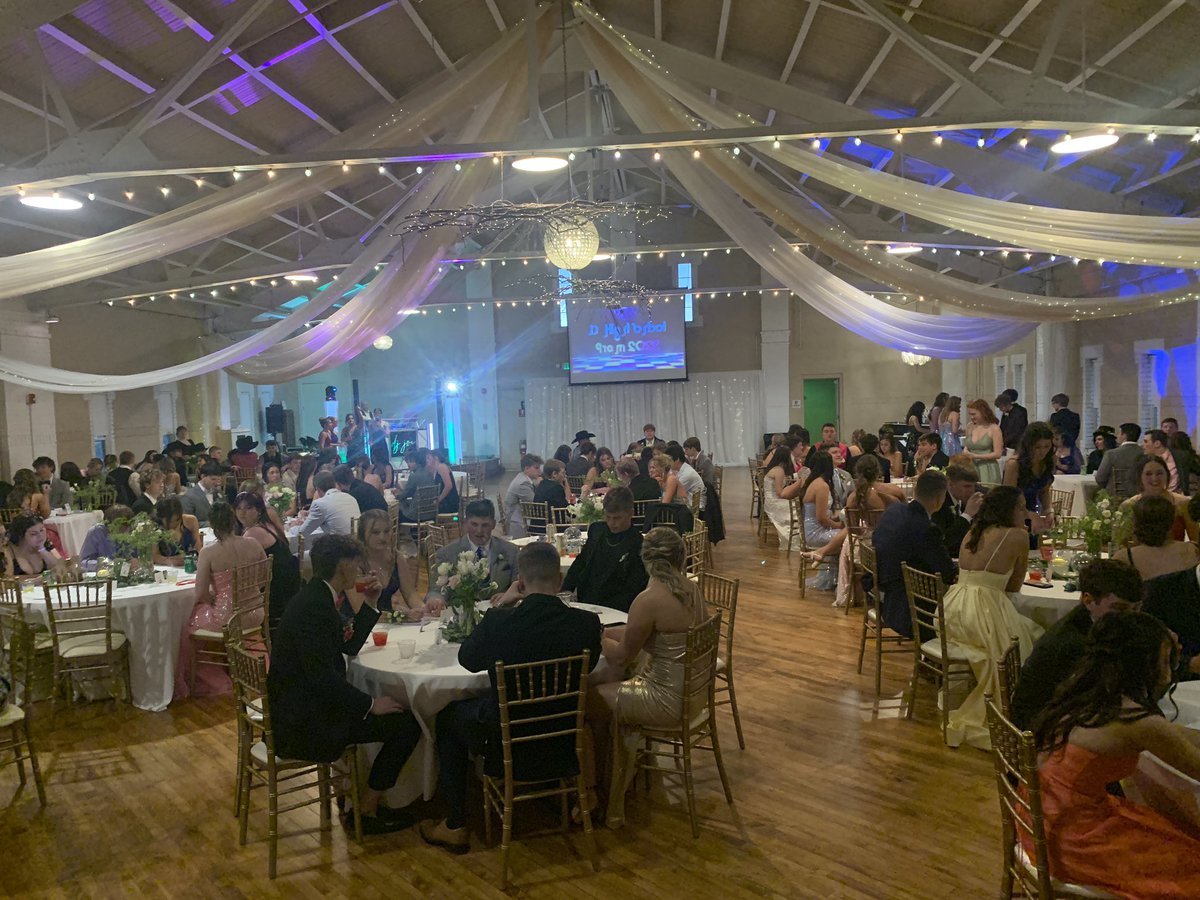 MsJKeller's tweet photo. Prom 2023 was a massive success!! Thanks to our village of helpers that made everything possible. Special shout out to the Junior Class Officers and @MissBellAgEd, the most fabulous team to work with!! #positivelylc https://t.co/XI6QPoFqTT