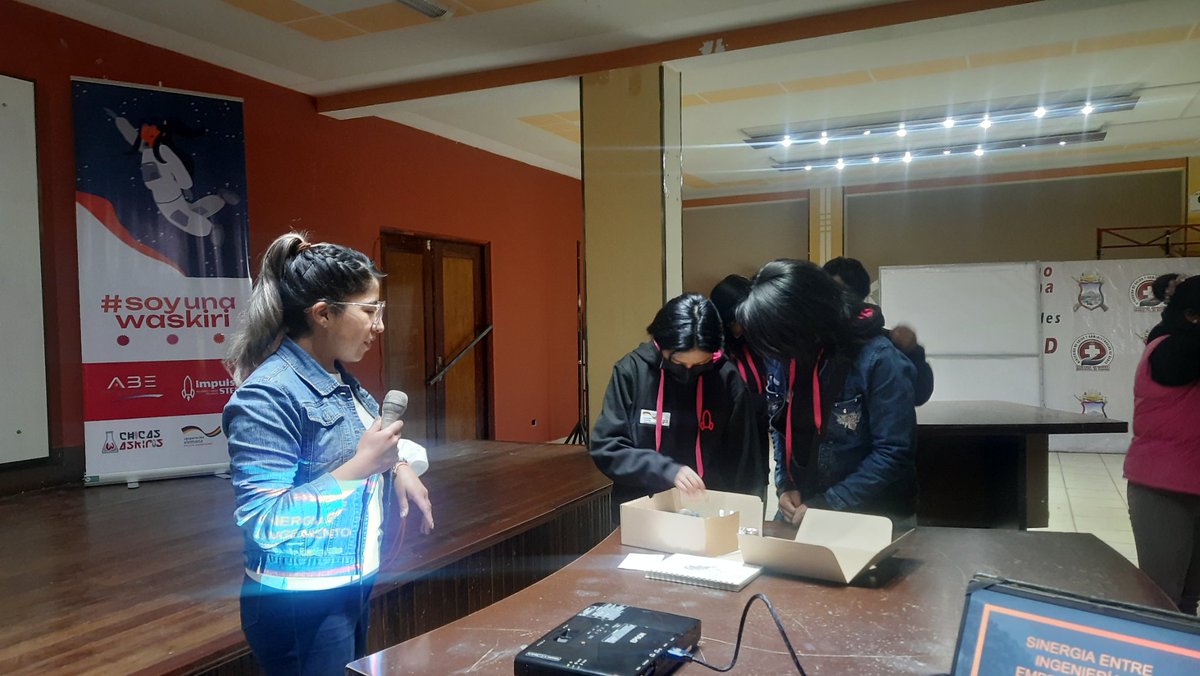 Iniciamos el 2° día del campamento #ImpulsaStem en #Viacha