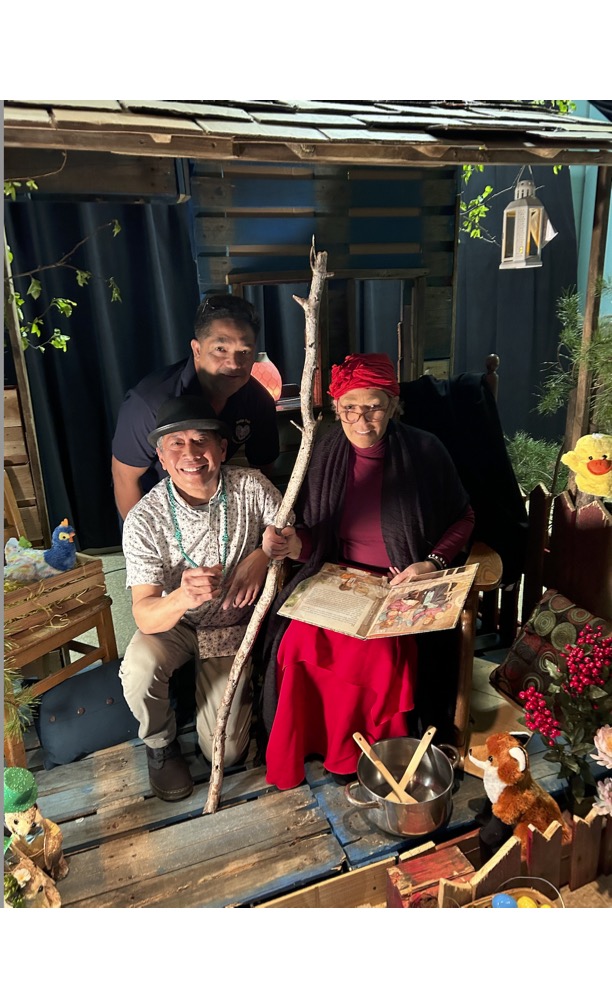 DodgeParkES's tweet photo. Students at Dodge were treated to a live performance of The Talking Eggs, an American South folktale, by Robert D. San Souci. This was the brainchild of Lynn Owens, an ESOL teacher at Dodge Park. The set was built by Noel Perez and Noel Urbano, paraprofessionals at Dodge Park. https://t.co/5rfaDtrLp7
