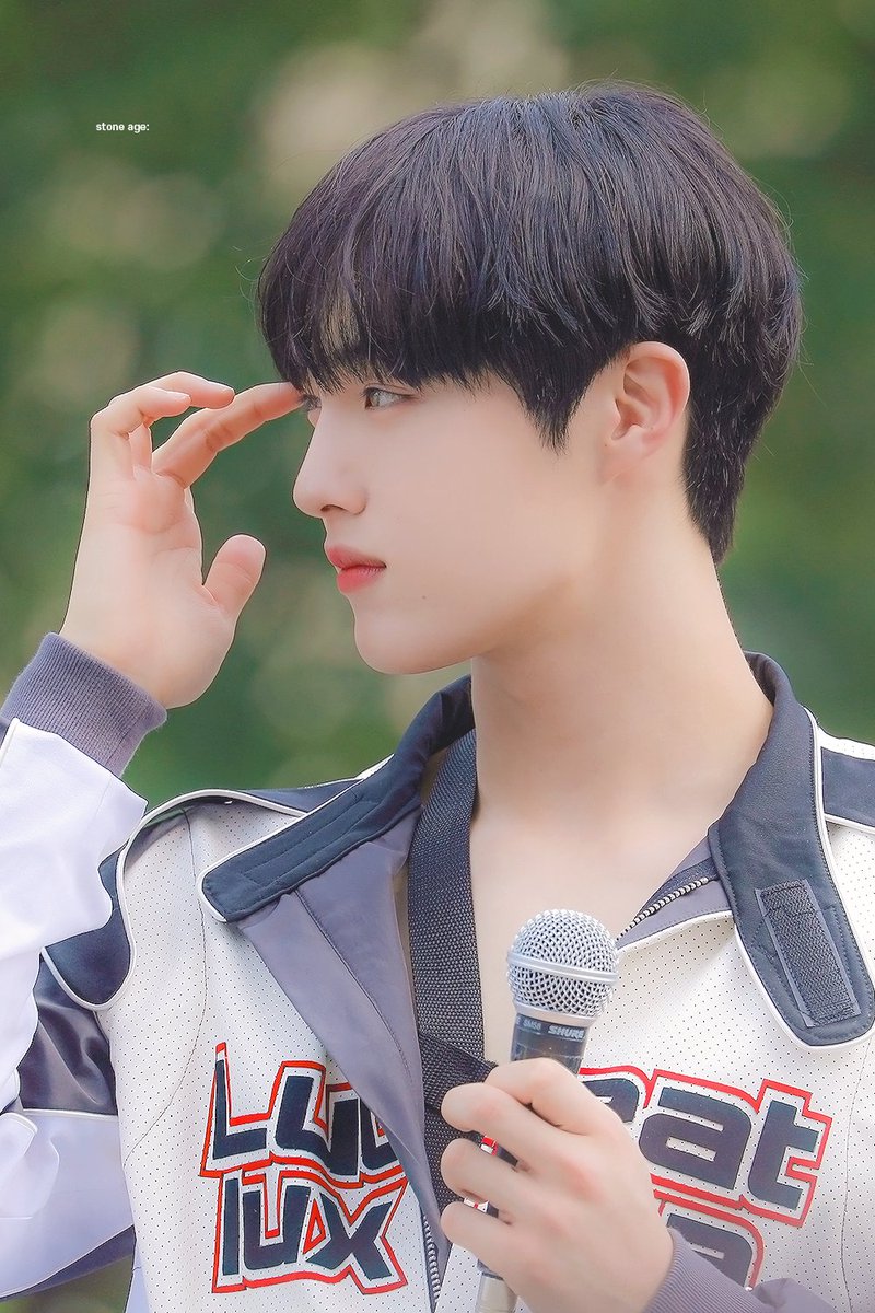 가끔 빈칸인 내일이 두려워질 땐
내 곁에 발맞추는 널 기억해

220910 #CIX #현석 #윤현석