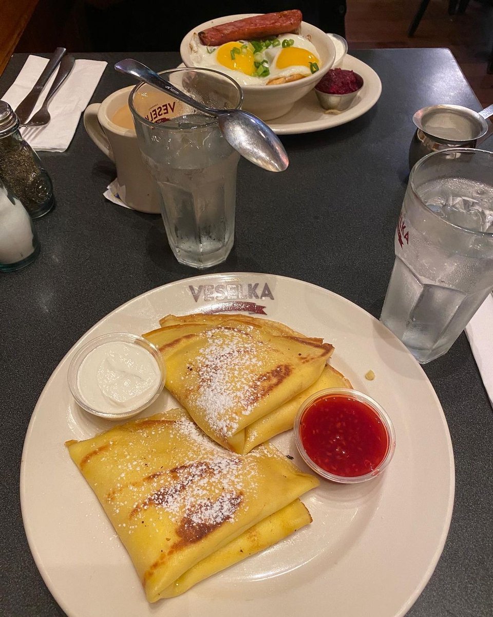 veselkanyc's tweet photo. Breakfast Bowl + Blintz
"B"s that never sting.
π· β’ @lakomskat
#veselkanyc #breakfastbowl #blintzes #breakfast #eastvillagenyc #littleukraine #keilbasa #breakfast #brunchnyc #StandWithUkraine https://t.co/o7WQ940g9T