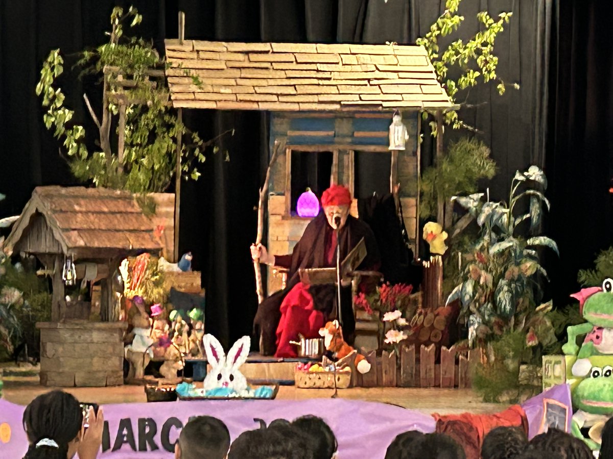 DodgeParkES's tweet photo. Students at Dodge were treated to a live performance of The Talking Eggs, an American South folktale, by Robert D. San Souci. This was the brainchild of Lynn Owens, an ESOL teacher at Dodge Park. The set was built by Noel Perez and Noel Urbano, paraprofessionals at Dodge Park. https://t.co/5rfaDtrLp7