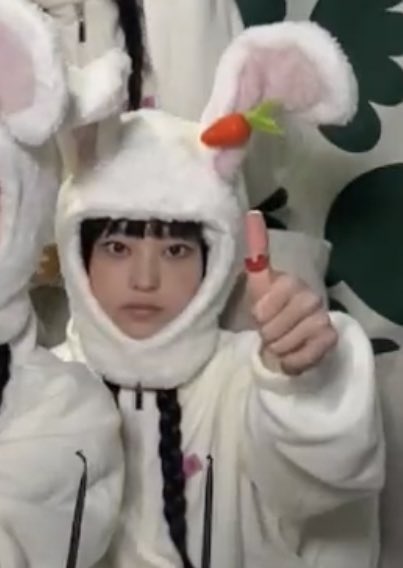 해린이가 나 시험 잘 보라고 따봉해줌