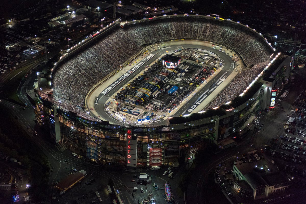 👇Great list to use when in Bristol 👇
16 Places To Discover Within 16 Mi.

Read Article » bit.ly/BRI16mi
Interactive Map » bit.ly/BRI16plcs

#BristolTNVA #TripIdea #Travel #LoveVA #ItsBristolBaby #RoadTrip #DiscoverBristol