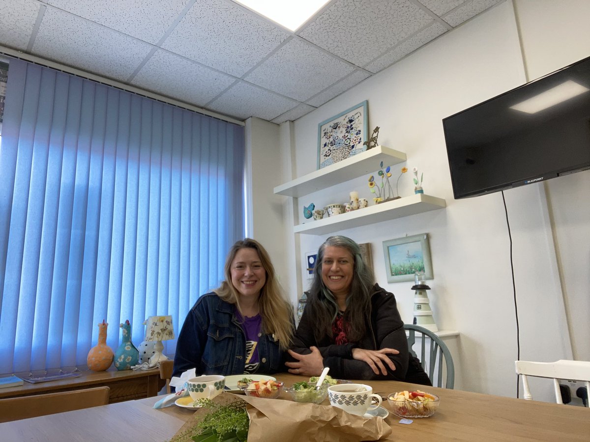 Listen live to my guest Irene Malvezi and her new centre for  Arts Therapy brentwoodartstherapy.org.uk/html/Contact.a…