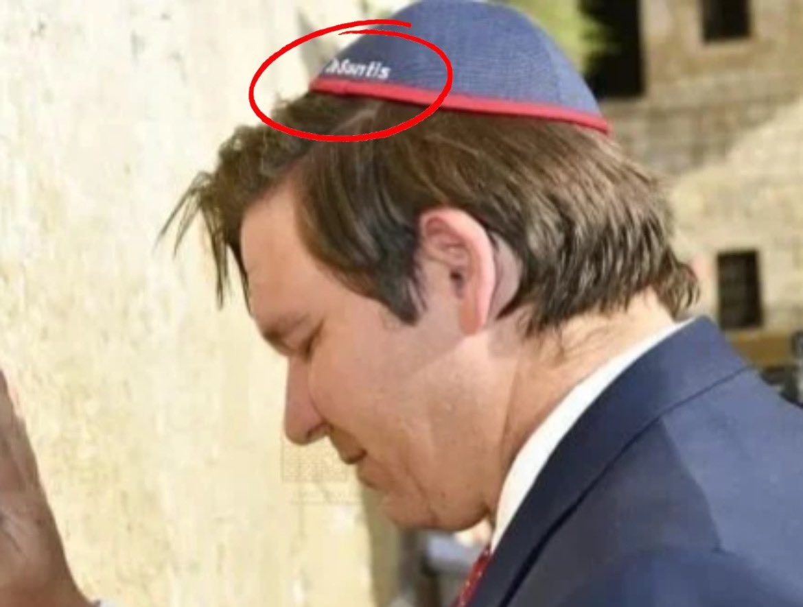 MeachamDr's tweet photo. Holy shit! DeSantis wore a campaign-branded kippah at the Western Wall. Could he be more shameless? https://t.co/mfTRm2x77z