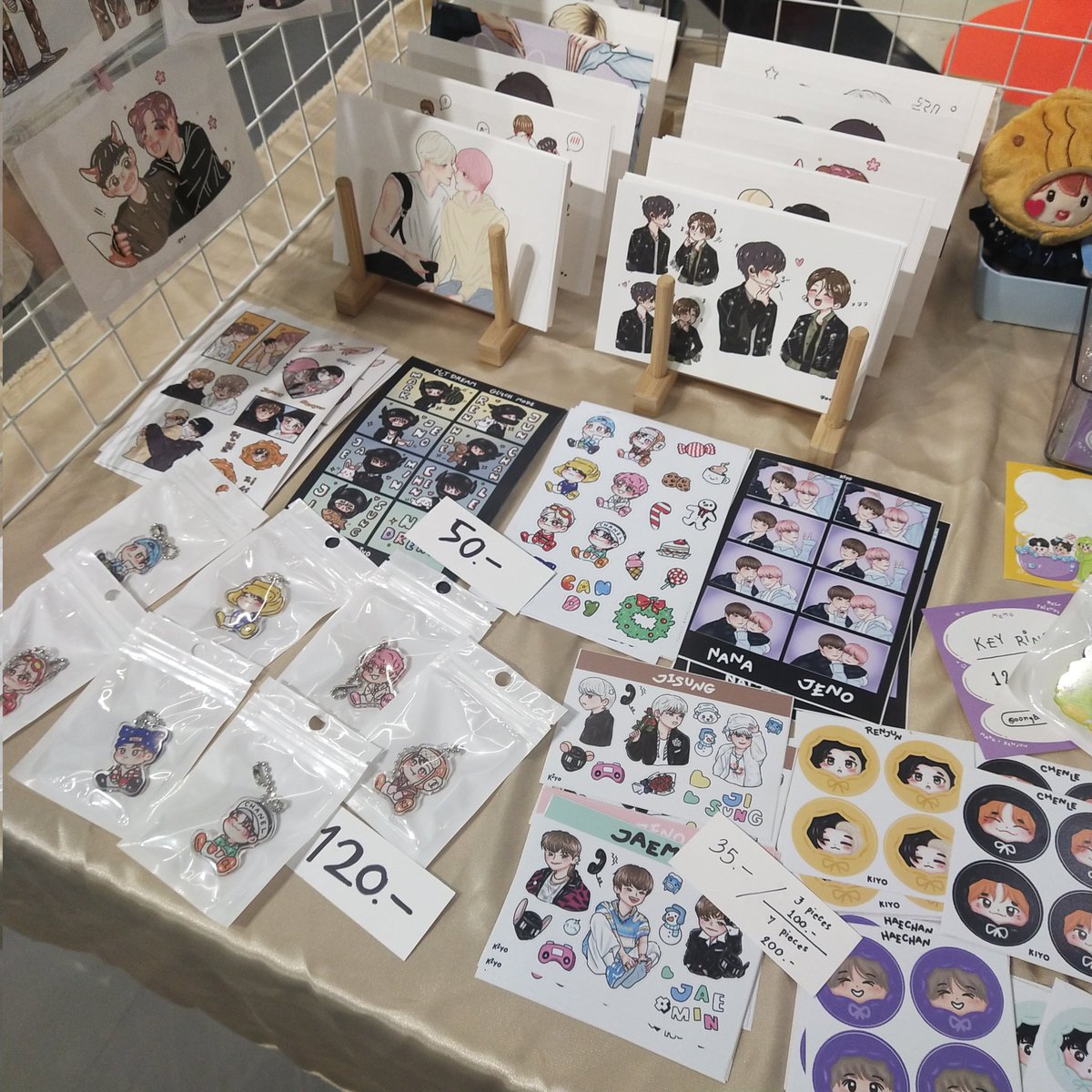 ไม่ได้ถ่ายรูปเลย ;_; แต่จบไปแล้วคั้บกับงาน #NCTinSUMMERbeach ในส่วนของรอบพรีออเดอร์ ถ้าใครอยากมาเอ้บรอบพรีเพิ่มก็สามารถเดมได้หลังไมค์ค่ะ ทางเราจะอัพเดตเรื่อยๆนะคะ🥺🥺🥺❤️❤️❤️