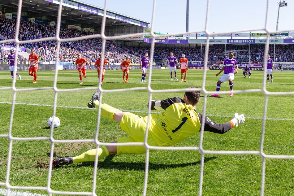 FSVZwickau's tweet photo. Stark gespielt und trotzdem verloren - Strittige Elfmeter kosten Punkte. Unser Spielbericht zu #OSNFSV 👉 https://t.co/ZYbSnZb28v https://t.co/DSc6kCaSIQ