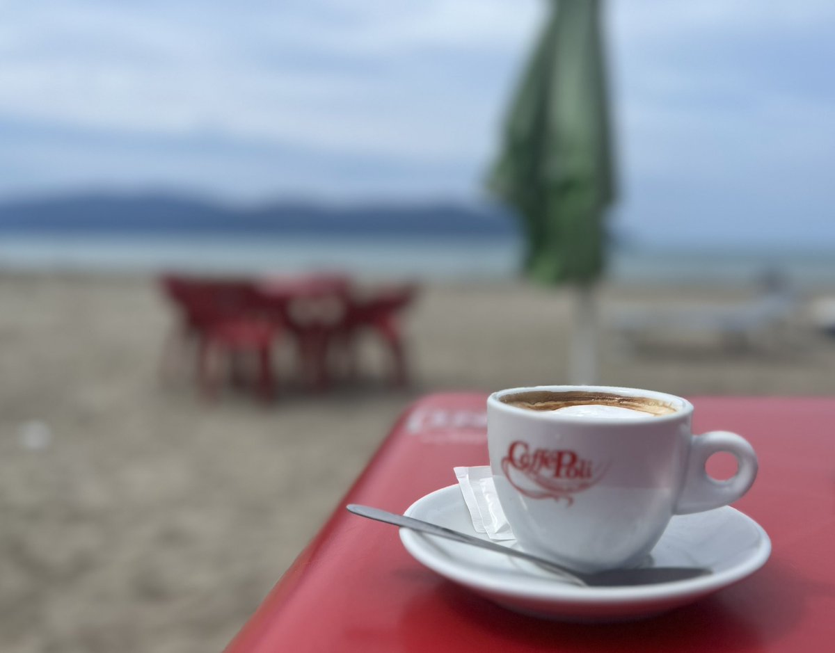 claire_ohl's tweet photo. @xLontrax @MarcelaM11 @jihan65 @123writer @MarinaSofia8 @tewoz @Rob_Dimeo @JamesSaretta @Ilanaontheroad @LindaKSienkwicz @bencrothers @LauraRueckert @1CoffeeoftheDay #firstcoffeeoftheday #beachaholic #greatcombination 😁 Hope yours is/was as good as mine 🥰 https://t.co/Sr6wXMcABq