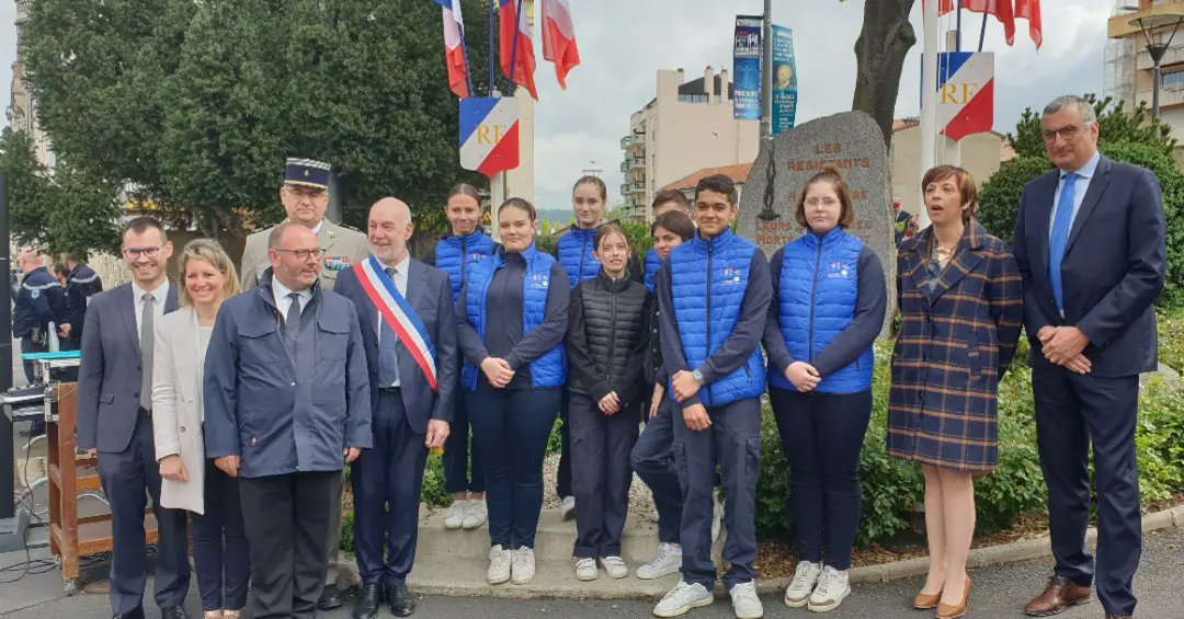 ESSJC43's tweet image. La CLASSE DÉFENSE  au rendez-vous de l'hommage national aux déportés.  Une présence régulière aux commémorations saluée par les autorités. 
Bravo à eux !
#trinôme académique 
@Edef_Clermont