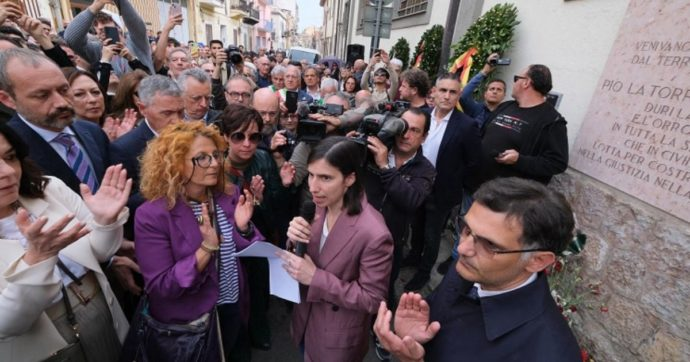 david_gentili's tweet photo. Commemorazioni per Pio La Torre e Rosario Di Salvo.
Elly Schlein “Non sottovalutiamo la capacità di infiltrazione nell’economia da parte delle mafie. Alziamo i presidi di legalità anziché abbassarli come è stato fatto con il nuovo codice degli appalti e il subappalto a cascata". https://t.co/CMjVyUcwcN