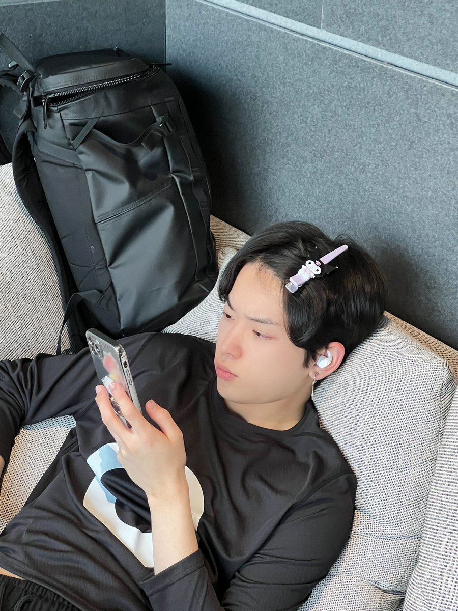 luvharuaa's tweet photo. our birthday boyy !! https://t.co/74lgbC90DC