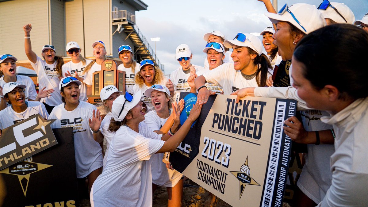 Go_Islanders's tweet photo. 𝑮𝑬𝑻 𝑬𝑿𝑪𝑰𝑻𝑬𝑫 🏐🏝️🏆

Your @IslandersBVB are heading to Gulf Shores, Alabama to take on 
No. 16 UT Martin on Wednesday @ 4 PM 🏐

#ShakasUp🤙 // #SandyDers🏝️ https://t.co/gjQcbLm1VZ