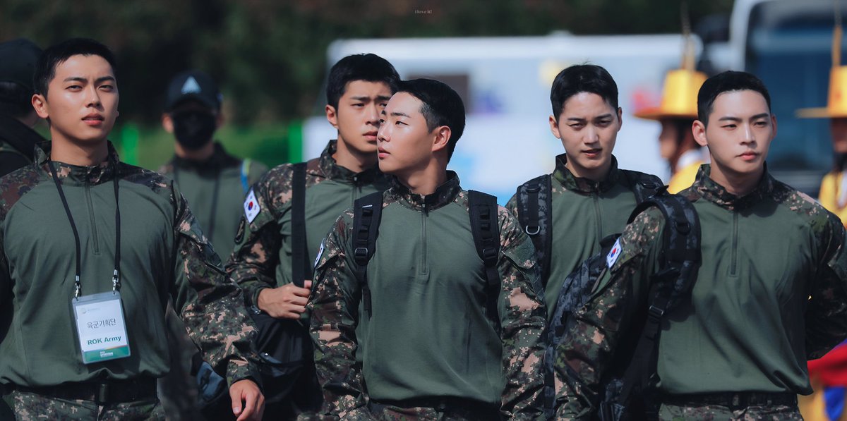 _n6sp_fz's tweet photo. 그렇게 울면서 보냈건만…
특급전사
사격 만발
아미타이거 1등 
조교 2명
되어서 돌아오려는 망원동 호랑이들 https://t.co/LQRhLKDtaq