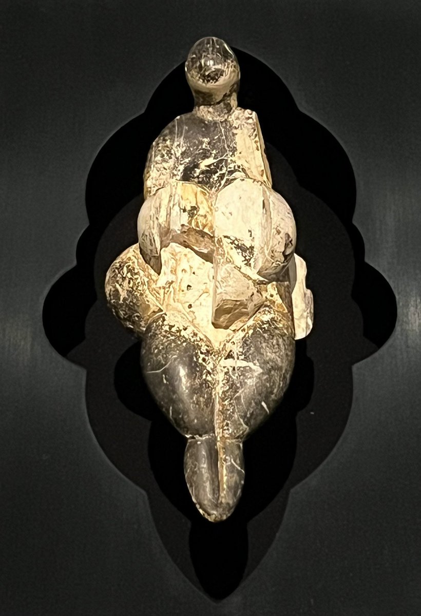 ChrisLavaquerie's tweet photo. Plus de 90 pièces préhistoriques, des centaines d’images numériques de peintures et gravures : l’expo "Arts et Préhistoire" est 1 savante réalisation et 1 superbe voyage ds l’espace et le temps. Gd👏 à #PatrickPaillet et #EricRobert @erobert79 @Musee_Homme @Le_Museum https://t.co/ZvFOPQpB52