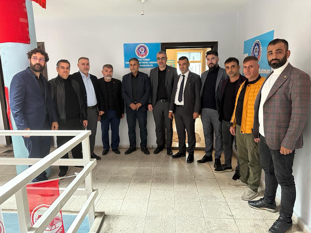 DoyanOrhan's tweet photo. Yeniden Refah Partisi Batman Milletvekili adaylarımız ile Uyuşturucu ile mücadele derneğine ziyarette bulunduk https://t.co/VoiHNx3pPM