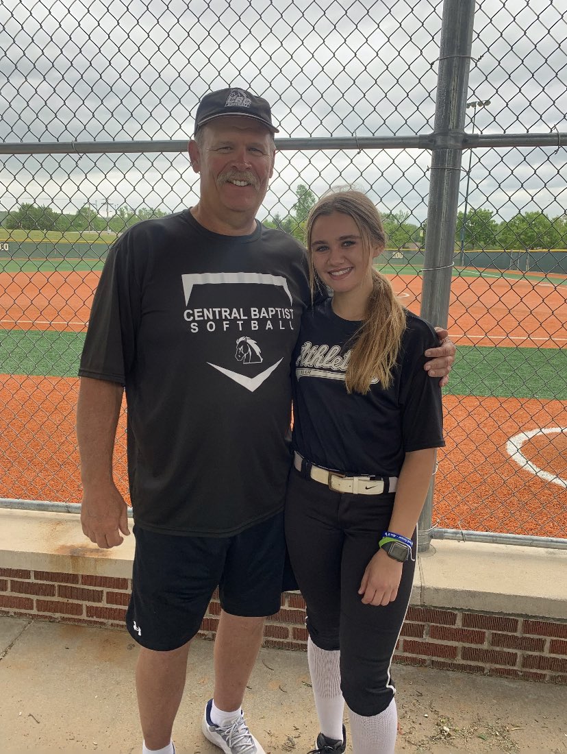 haileymarange's tweet photo. I had a great visit with @gocbcmustangs last week! Thank you so much @cbcsoftball17 for making me feel so welcome! 🥎💙🖤@SoCalMarSchulz https://t.co/z2dSgBG4Jh