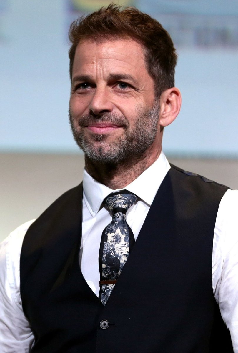 DiscussingFilmn's tweet photo. Zack Snyder reveals that Clark Kent and Bruce Wayne are actually Half-Brothers, Jor-El once visited earth and there he visited the Gotham City and he met The Wayne family and he fucked Martha Wayne and shortly after that Jor-El returns to krypton while Martha got pregnant by him. https://t.co/FQ86wWY5Si