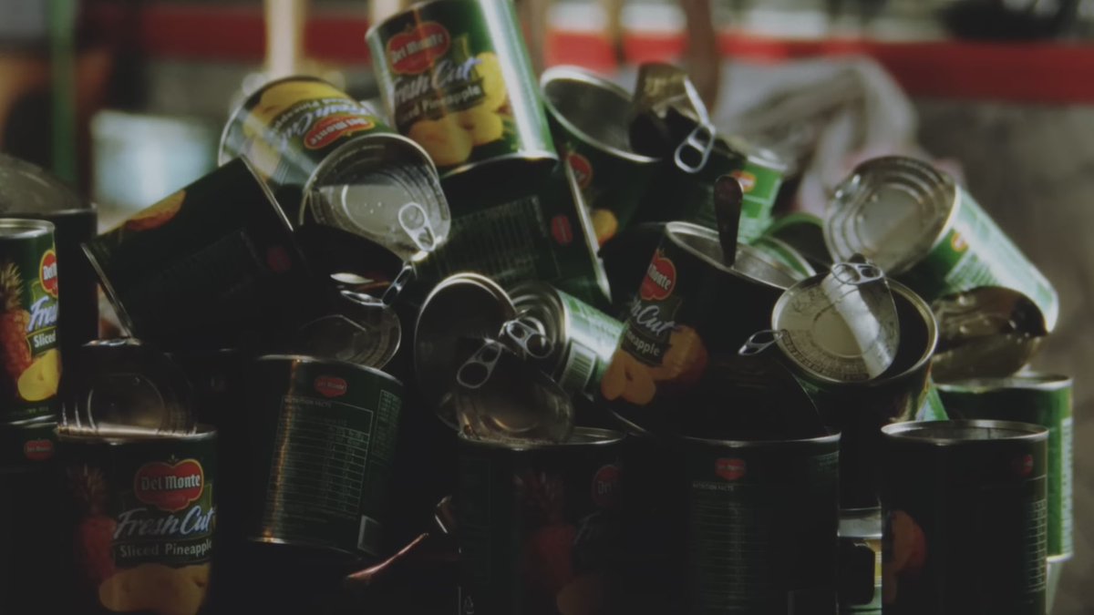 momentssonder's tweet photo. 1st pic - concept trailer
2nd pic - Chungking Express 🙃 (dir. Wong Kar-wai)

“Cop 223 buys pineapples that expire on May 1; once they go bad, he’ll officially give up on getting his girlfriend back. He proceeds to eat all 30 cans in one sitting.”

I guess… today’s May 1? ㅋㅋㅋㅋㅋㅋ