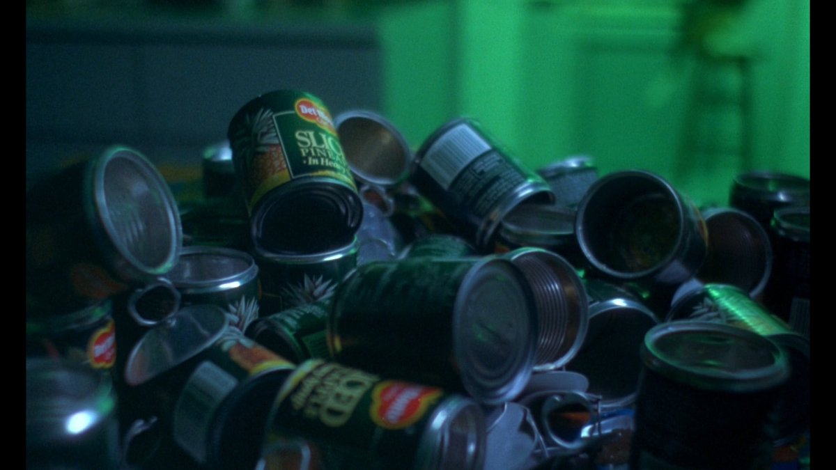 momentssonder's tweet photo. 1st pic - concept trailer
2nd pic - Chungking Express 🙃 (dir. Wong Kar-wai)

“Cop 223 buys pineapples that expire on May 1; once they go bad, he’ll officially give up on getting his girlfriend back. He proceeds to eat all 30 cans in one sitting.”

I guess… today’s May 1? ㅋㅋㅋㅋㅋㅋ
