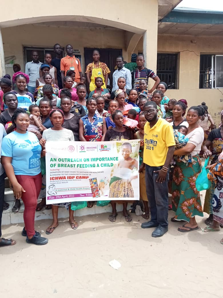 Rotaract9125NG's tweet photo. The Rotaract club of Makurdi central carried out a project on Maternal and child health at the IDP camp.
Mothers were educated on the importance of breastfeeding and how they can care for their health and that of their Babies to support them in their growth.
#RotaractD9125 https://t.co/92t2ljWEUo