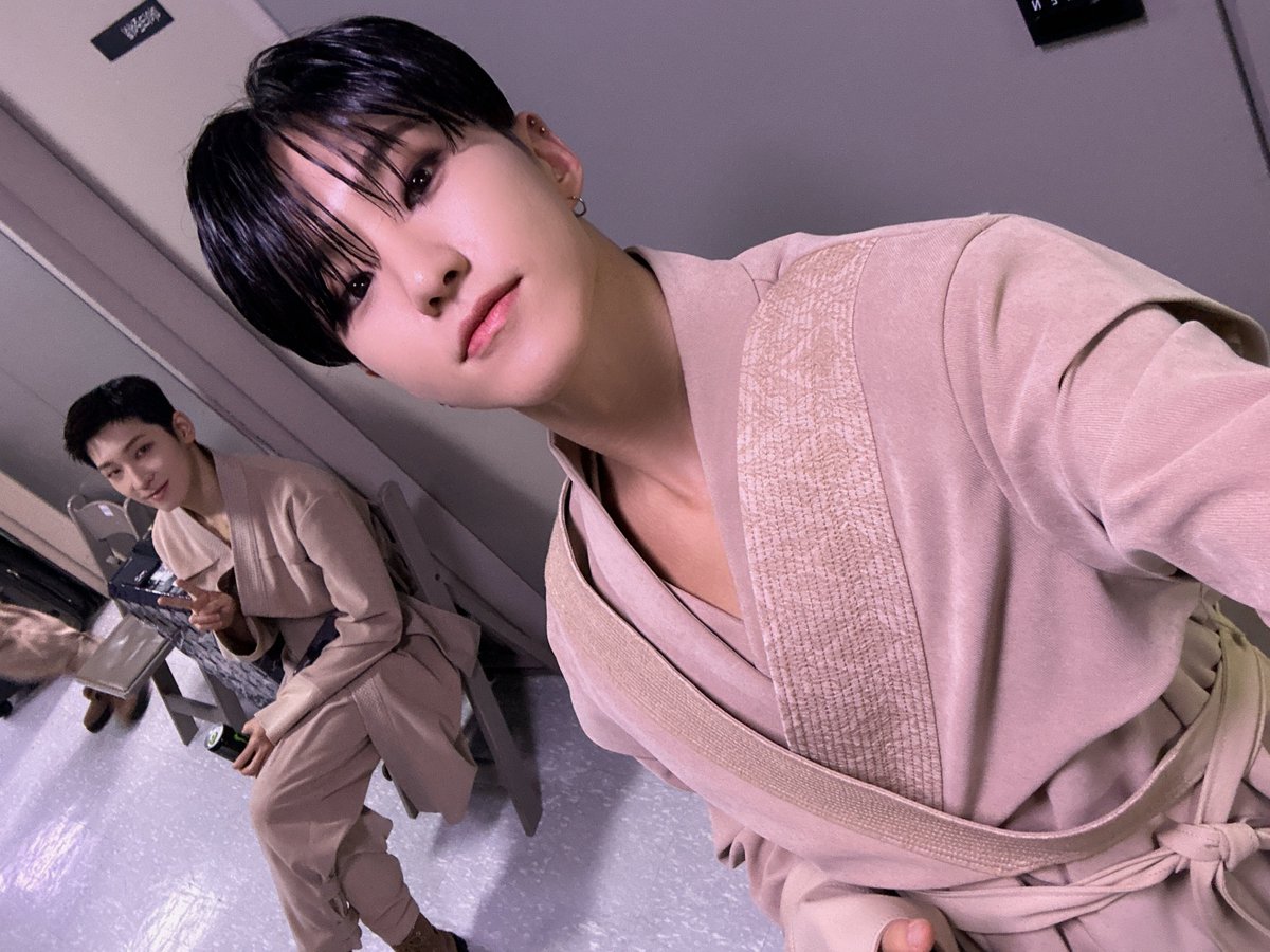 My17youth's tweet photo. HOSHI
🐯: CARATs beneran terimakasih
Pledis lagi gempar wkwkkwkw
Horanghae banget pokoknya🐯🧡

💎: kenapa pledis gempar
🐯: karena first week sales hahaha

🐯: beneran kalian semua udah bekerja keras 
Carat juga terus staff juga 
Terimakasih banget-banget semuanya !! https://t.co/zRoAXUkcoi