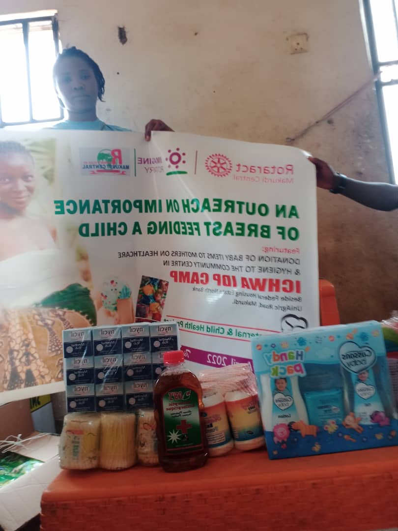 Rotaract9125NG's tweet photo. The Rotaract club of Makurdi central carried out a project on Maternal and child health at the IDP camp.
Mothers were educated on the importance of breastfeeding and how they can care for their health and that of their Babies to support them in their growth.
#RotaractD9125 https://t.co/92t2ljWEUo