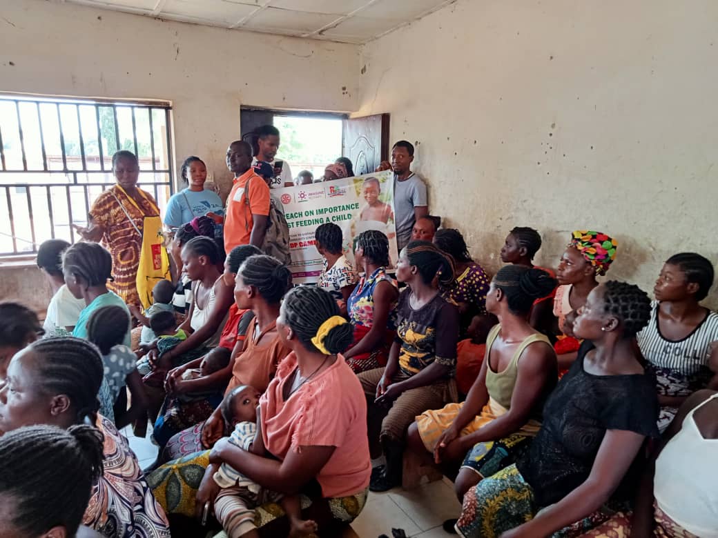 Rotaract9125NG's tweet photo. The Rotaract club of Makurdi central carried out a project on Maternal and child health at the IDP camp.
Mothers were educated on the importance of breastfeeding and how they can care for their health and that of their Babies to support them in their growth.
#RotaractD9125 https://t.co/92t2ljWEUo