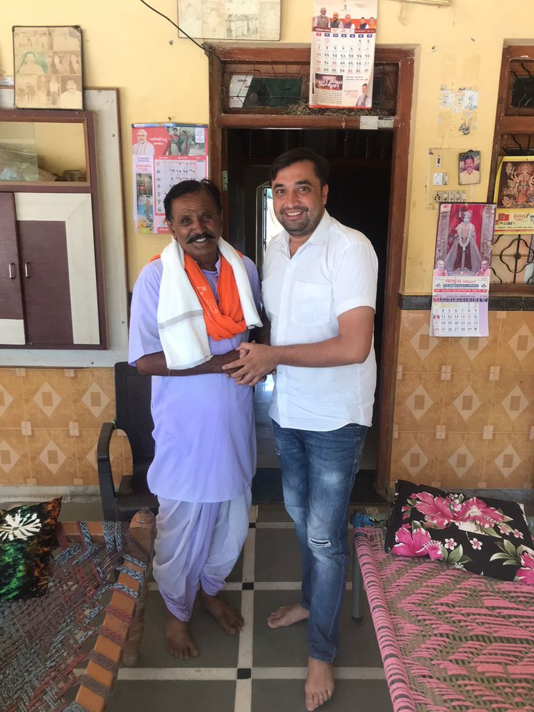 AlkeshBjp's tweet photo. કાંકરેજ વિધાનસભા ના આસેડા ગામના ભારતીય જનતા પાર્ટી વરિષ્ઠ આગેવાન દેસાઇ રામભાઇ ના ધરે શુભેચ્છા મુલાકાત કરી https://t.co/guSPL9xSWK