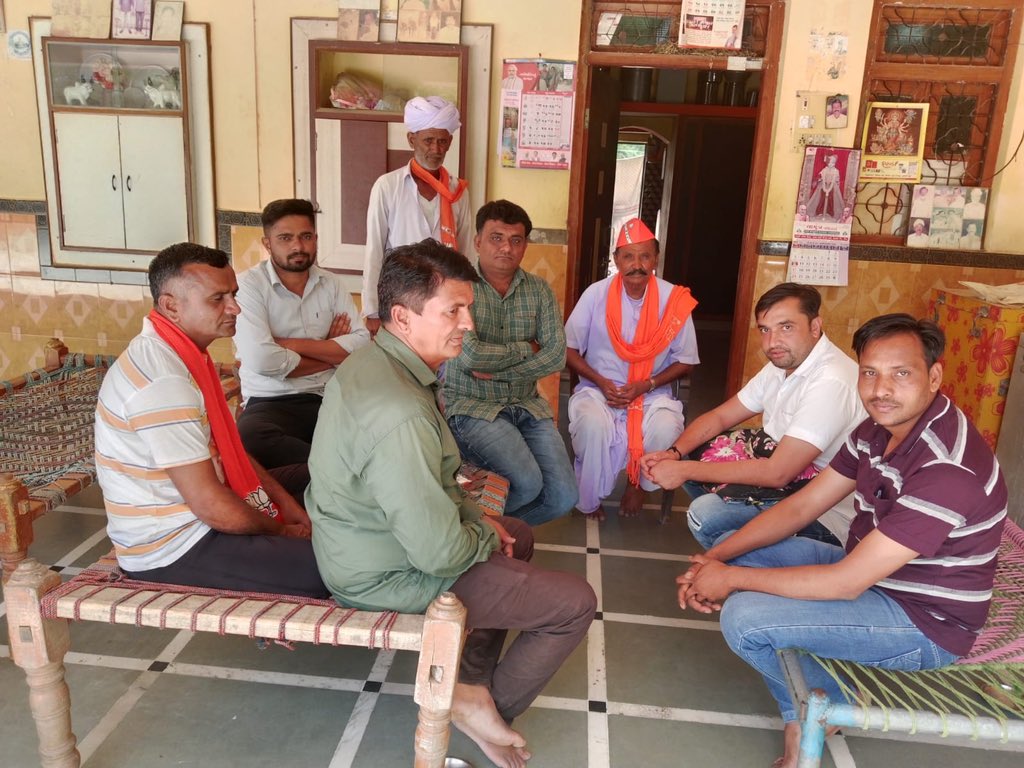 AlkeshBjp's tweet photo. કાંકરેજ વિધાનસભા ના આસેડા ગામના ભારતીય જનતા પાર્ટી વરિષ્ઠ આગેવાન દેસાઇ રામભાઇ ના ધરે શુભેચ્છા મુલાકાત કરી https://t.co/guSPL9xSWK