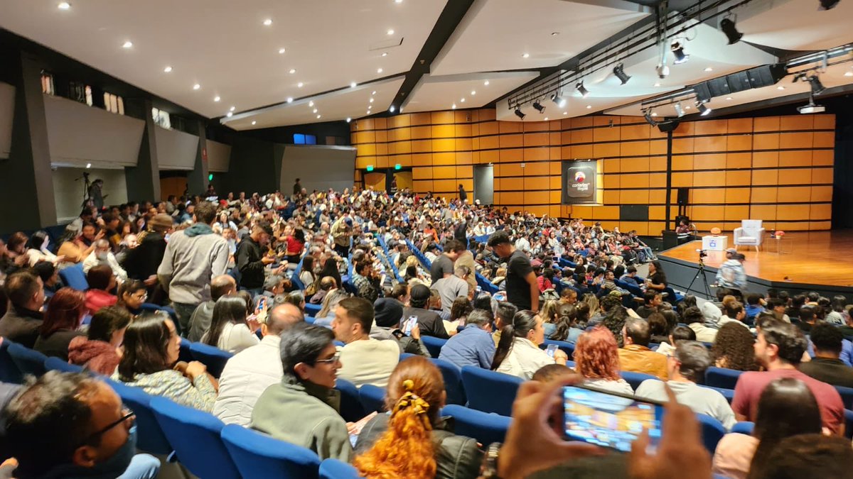 PalomaValenciaL's tweet photo. Exito total de ⁦@AgustinLaje⁩ en la ⁦@FILBogota⁩ https://t.co/Sca28cTOuu
