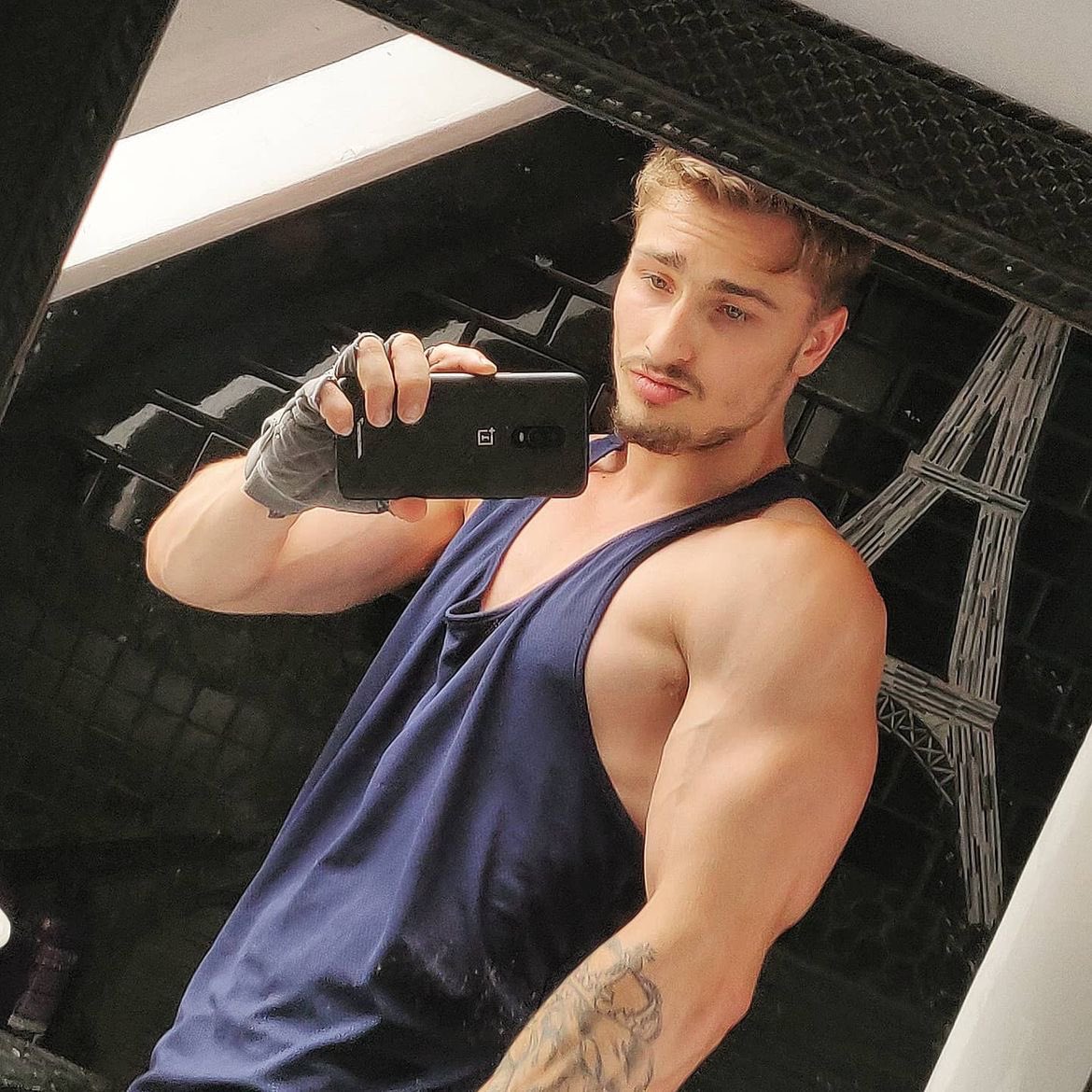 MASTERALEXGOD's tweet photo. Who wants a drainnnnn? Master is hungryyy for your cash cunt 😈😈

#cashmaster #slave #ballbusting https://t.co/itN7Dgunvz