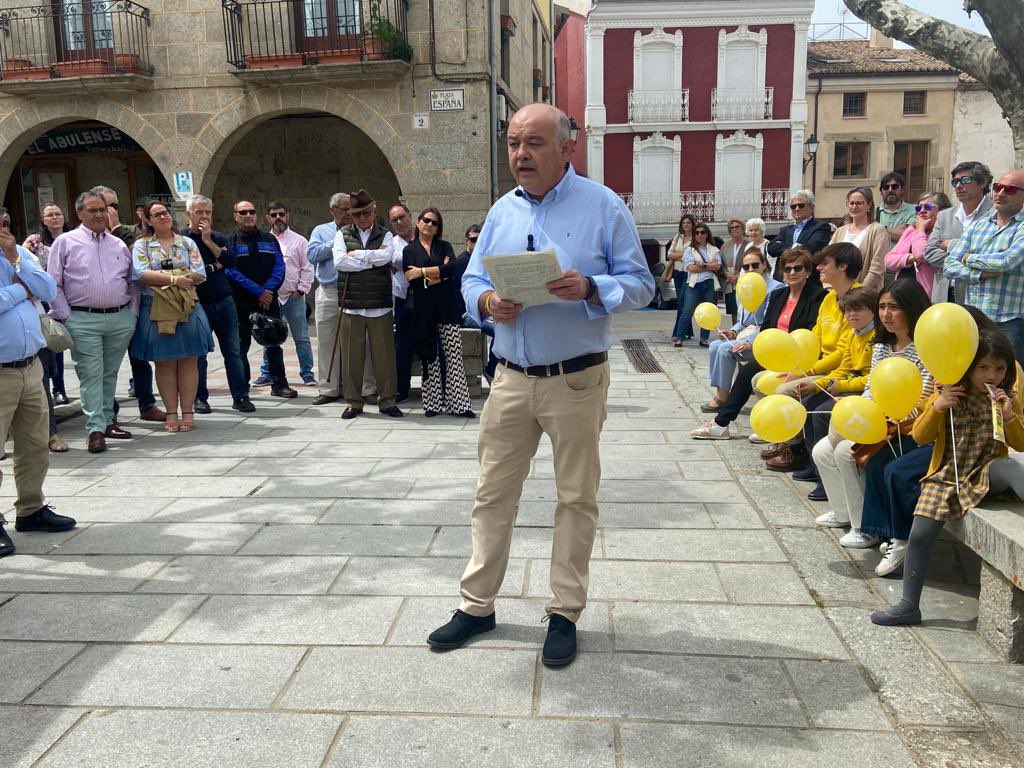 RuthRuthpindado's tweet photo. Cuando eres El Candidato. Querido x tu pueblo, arropado por un centenar de personas, aplaudido por todos y dispuesto a dejarte la vida por tu gente, eres lo q @PiedrahitaAvila necesita. Enorme #VictorPindado y #equipazo https://t.co/kYYk5bCMrF